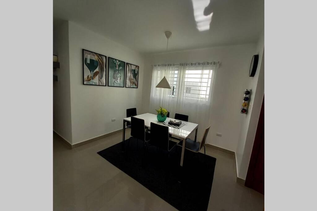 Confortable Apartamento De 3 Tres Habitaciones, Con Hermosa Vista De Area Verde, Ademas De Piscinas Y Juegos Infantiles En Area Recreativa Santiago De Los Caballeros Ngoại thất bức ảnh