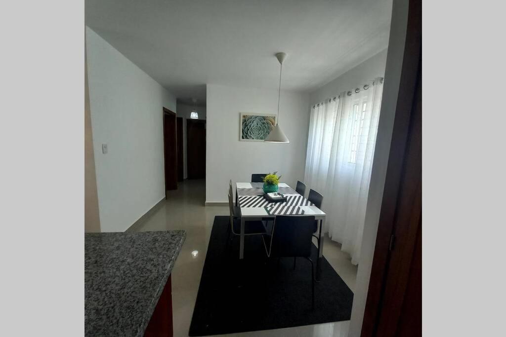 Confortable Apartamento De 3 Tres Habitaciones, Con Hermosa Vista De Area Verde, Ademas De Piscinas Y Juegos Infantiles En Area Recreativa Santiago De Los Caballeros Ngoại thất bức ảnh