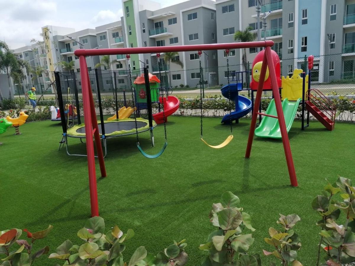 Confortable Apartamento De 3 Tres Habitaciones, Con Hermosa Vista De Area Verde, Ademas De Piscinas Y Juegos Infantiles En Area Recreativa Santiago De Los Caballeros Ngoại thất bức ảnh